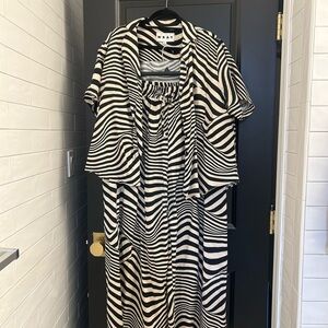 WRAY Black & White Zebra Wave Set